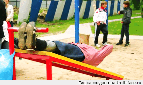 бабулька качает пресс